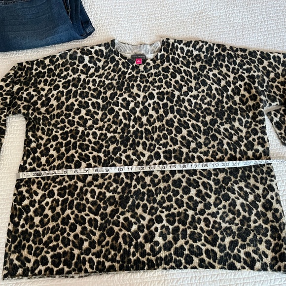 Vince Camuto leopard print sweater - Picture 5 of 6